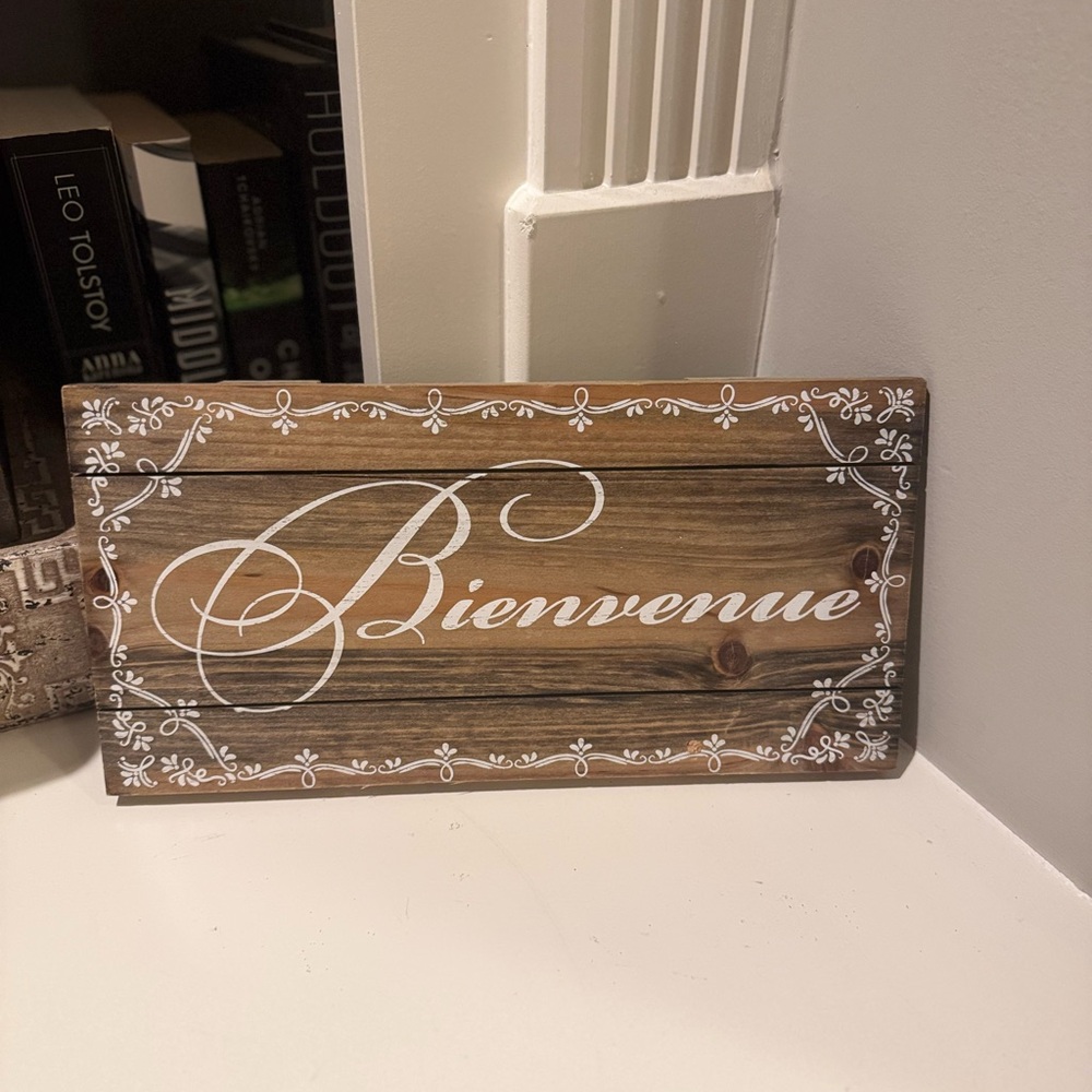 Bienvenue Wooden Welcome Sign
